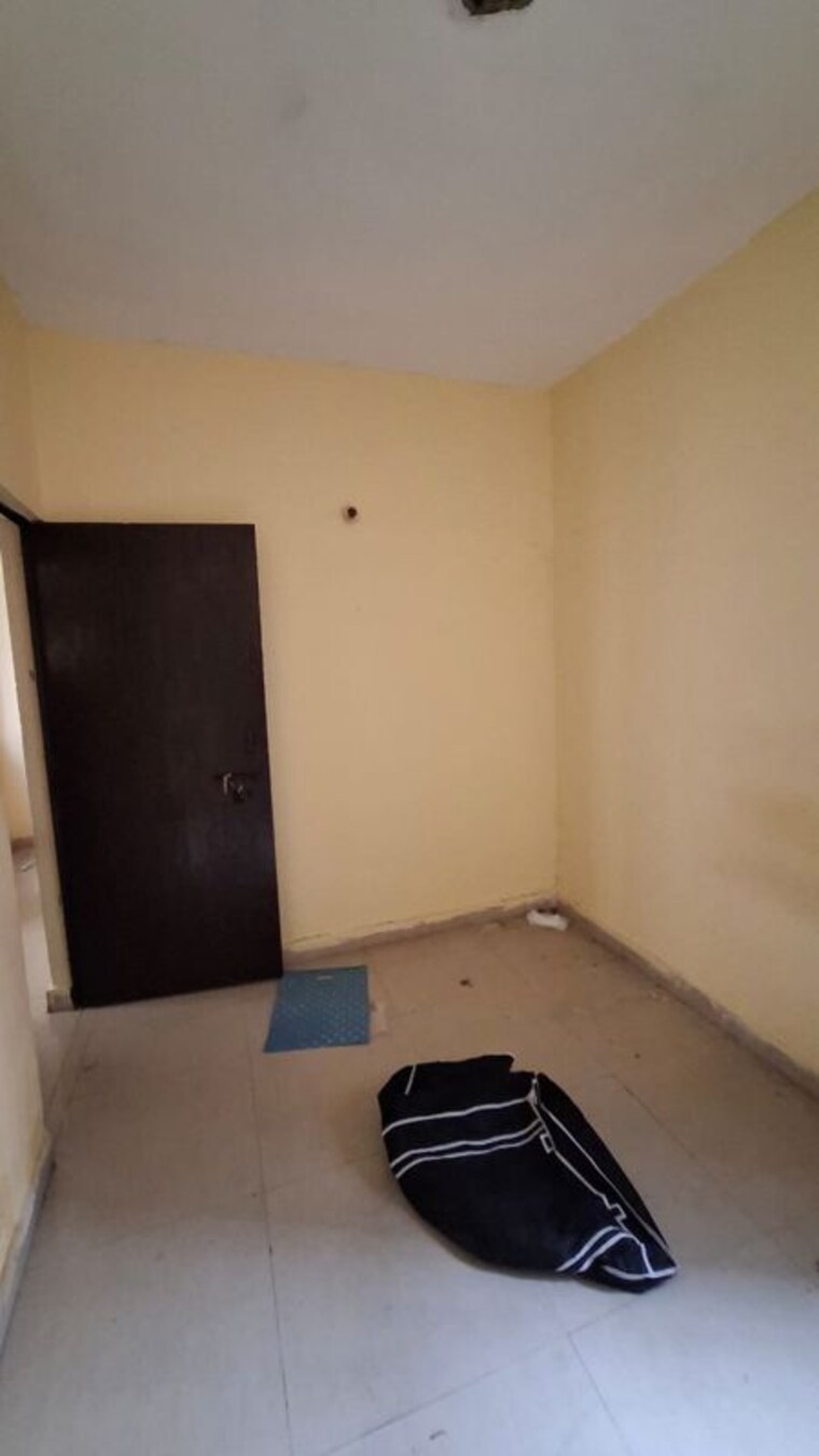 undefined, sector 10 greater noida 1.5 Bedroom 30 Sq.Mt. Apartment In Sector 10 Greater Noida Greater Noida 9808656