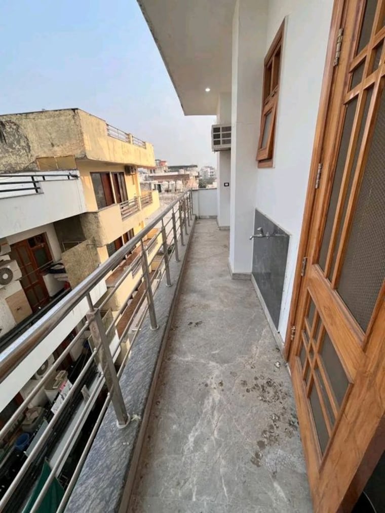 Balcony, chattarpur 3 Bedroom 1200 Sq.Ft. Builder Floor In Chattarpur Delhi 9808661