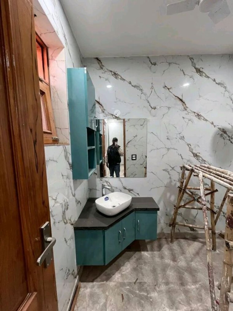 Bathroom, chattarpur 3 Bedroom 1200 Sq.Ft. Builder Floor In Chattarpur Delhi 9808661