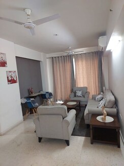 3 BHK + Servant Room Apartment For Rent in DLF The Skycourt