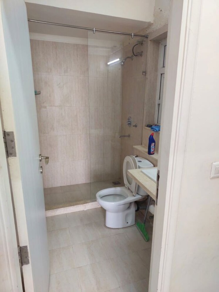 Bathroom, dlf-the-skycourt 3 Bedroom 1930 Sq.Ft. Apartment In Sector 86 Gurgaon 9808679