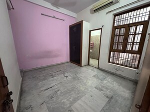 Room in 2 BHK Independent House at Gomti Nagar – for Rent