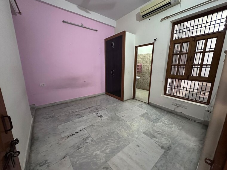 Room, gomti nagar 2 Bedroom 800 Sq.Ft. Independent House In Gomti Nagar Lucknow 9808671
