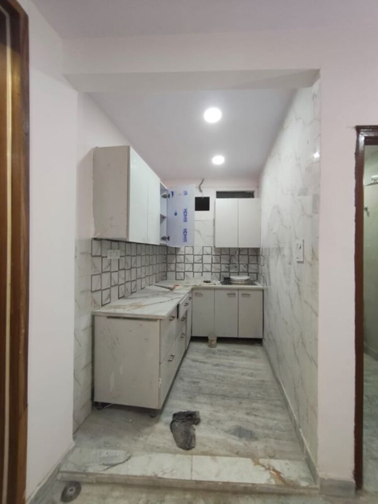 Kitchen, govindpuri 3 Bedroom 115 Sq.Yd. Builder Floor In Govindpuri Delhi 9808690
