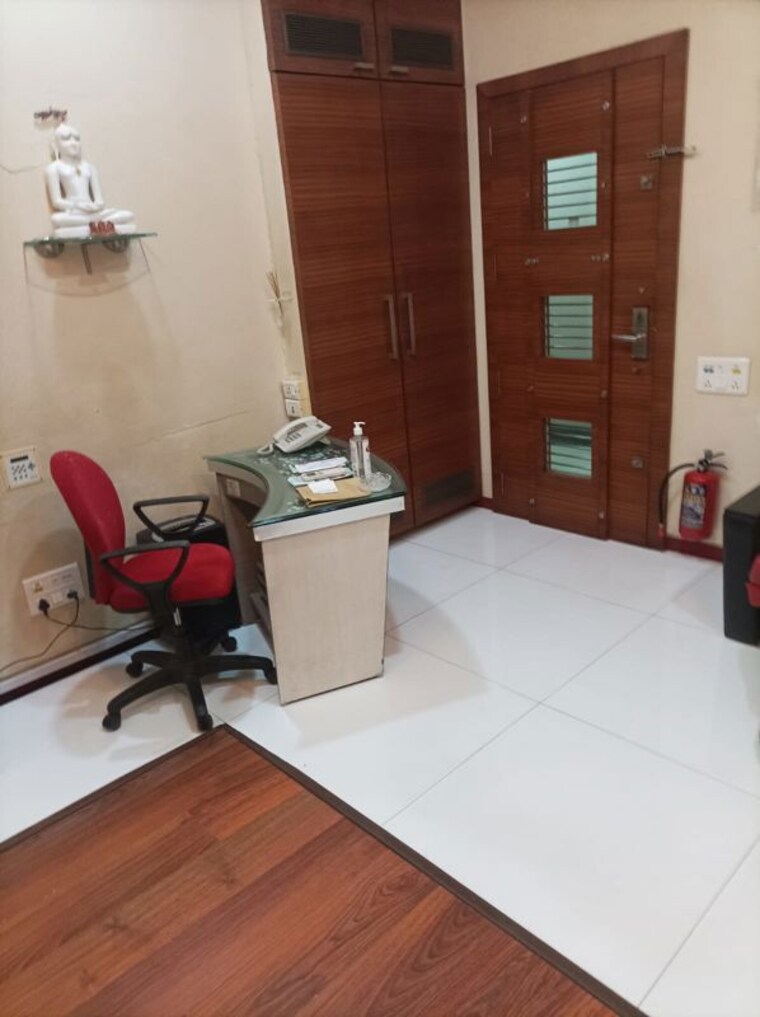 Team Area, dalamal-tower Commercial Office Space 1000 Sq.Ft. In Nariman Point Mumbai 9251713