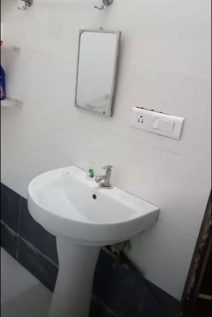 Bathroom, gomti nagar 3 Bedroom 1800 Sq.Ft. Apartment In Gomti Nagar Lucknow 9808720