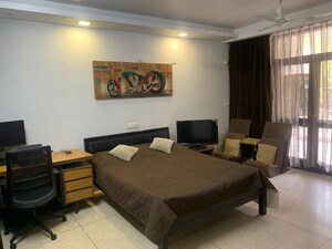 Living Room in 3 BHK Independent House at Hauz Khas – for Rent