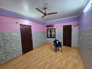 Room in 3 BHK Apartment at The Mall Avenue – for Rent