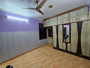 Room in 3 BHK Apartment at The Mall Avenue – for Rent