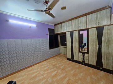 Room in 3 BHK Apartment at The Mall Avenue – for Rent