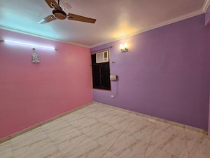 Room in 3 BHK Apartment at The Mall Avenue – for Rent
