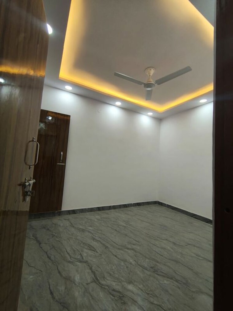 Room, govindpuri 2 Bedroom 65 Sq.Yd. Builder Floor In Govindpuri Delhi 9808764