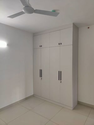 Room in 3 BHK Apartment at Kokapet – for Rent