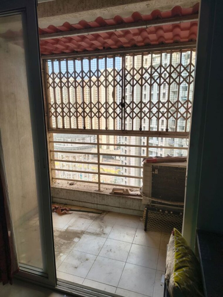 Balcony, puranik-rumah-bali 1.5 Bedroom 500 Sq.Ft. Apartment In Ghodbunder Road Thane 9808582