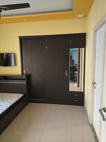 Room in 1.5 BHK Apartment at Puranik Rumah Bali, Ghodbunder Road – for Rent