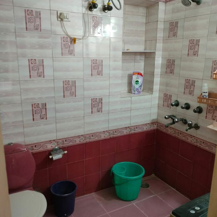 Bathroom, rwa-jalvayu-vihar-noida 2 Bedroom 980 Sq.Ft. Apartment In Sector 25 Noida 9808787