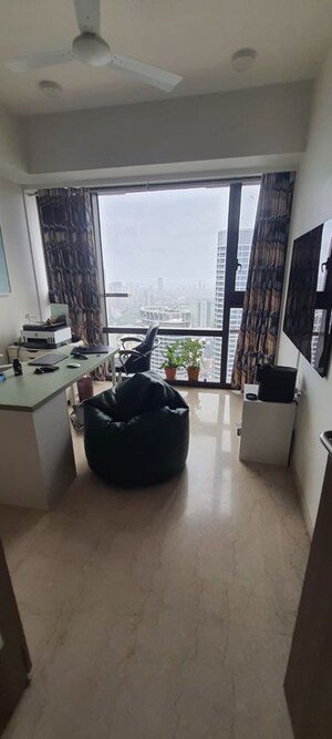 Team Area in 4 BHK Apartment at Maker Tower, Cuffe Parade – for Rent
