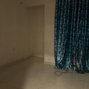 Room in 3.5 BHK Builder Floor at Sector 63 – for Rent