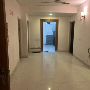 Room in 3.5 BHK Builder Floor at Sector 63 – for Rent