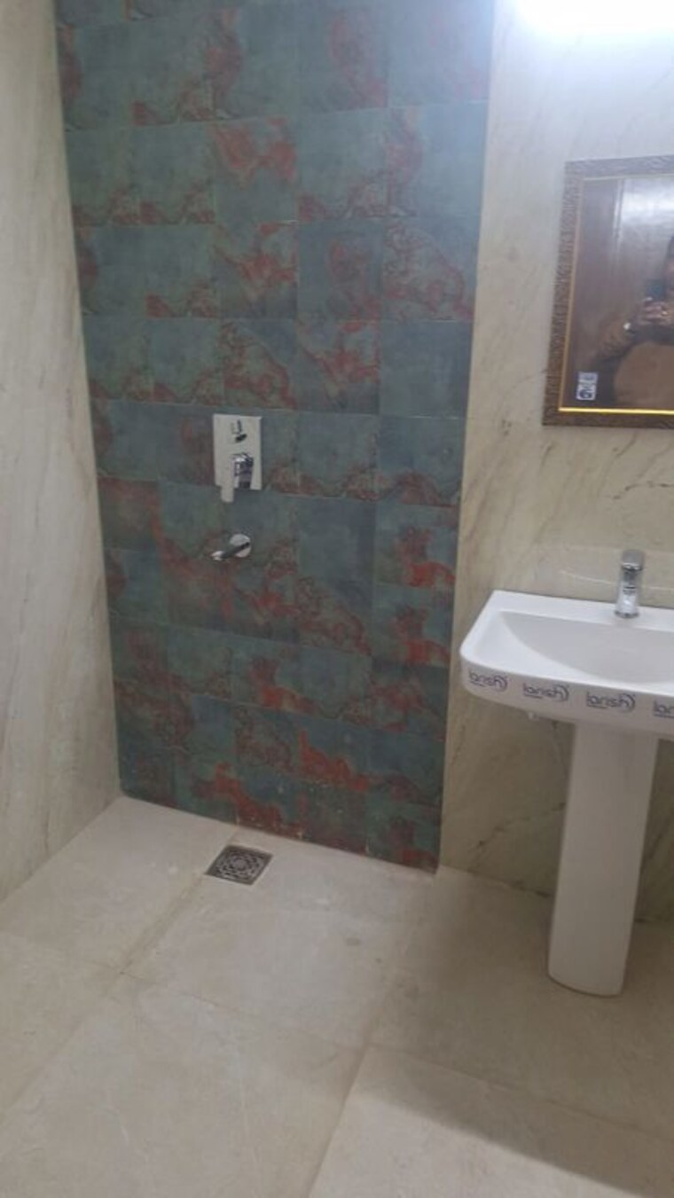 Bathroom, rwa-apartments-sector-40 3 Bedroom 200 Sq.Mt. Independent House In Sector 40 Noida 9808848