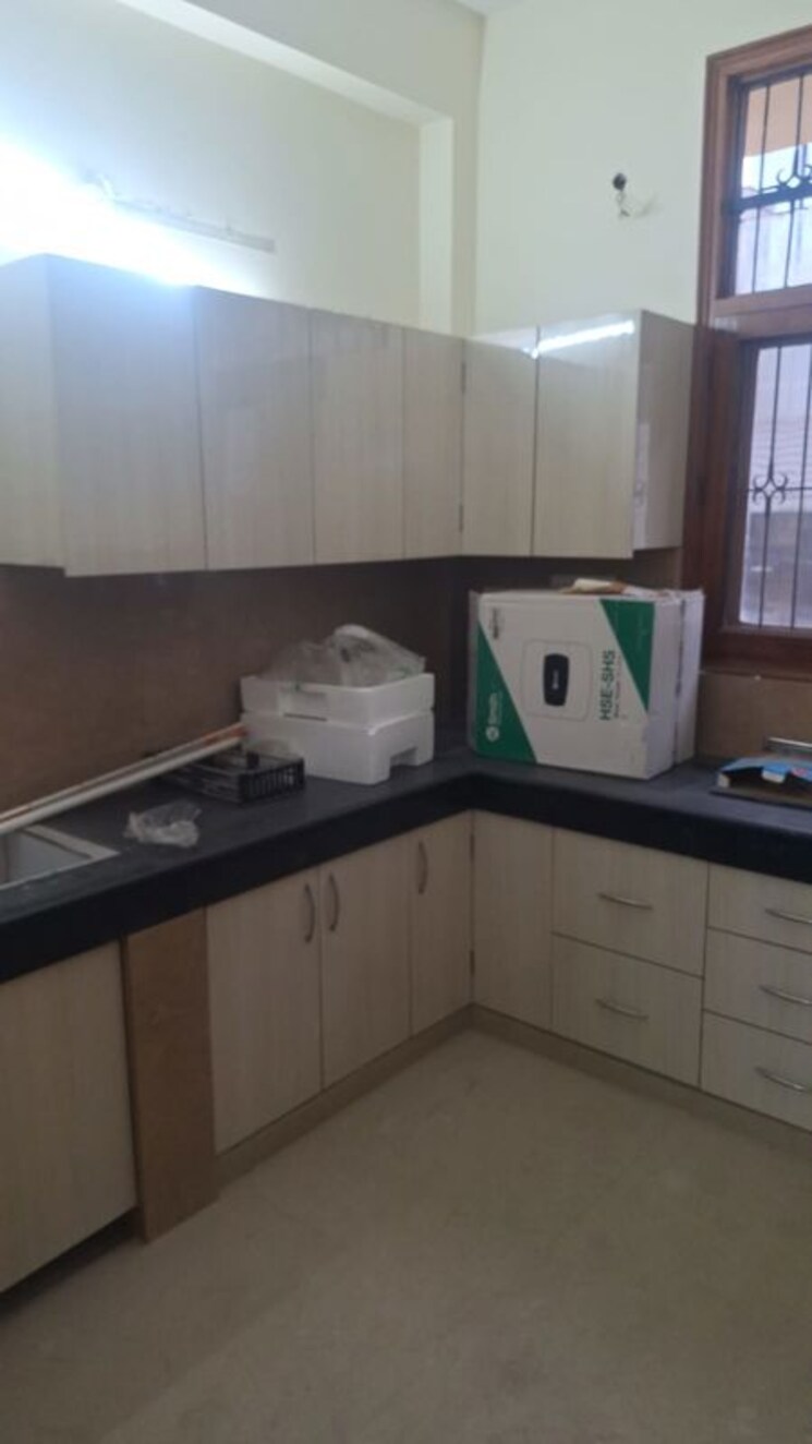 Kitchen, rwa-apartments-sector-40 3 Bedroom 200 Sq.Mt. Independent House In Sector 40 Noida 9808848