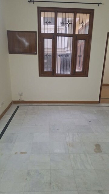 Room in 3 BHK Independent House at RWA Apartments Sector 40, Sector 40 – for Rent