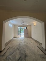 3 BHK + Servant Room 2000 Sq.Ft. Builder Floor in White Town House