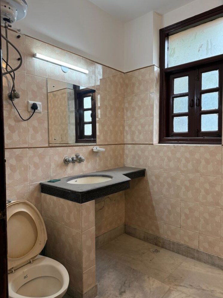 Kitchen, white-town-house 3 Bedroom 2000 Sq.Ft. Builder Floor In Dlf City Phase 3 Gurgaon 9808865