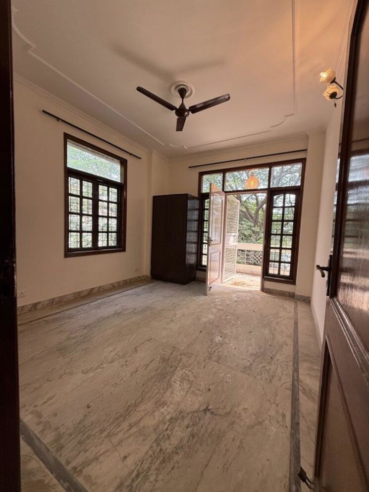 Room, white-town-house 3 Bedroom 2000 Sq.Ft. Builder Floor In Dlf City Phase 3 Gurgaon 9808865