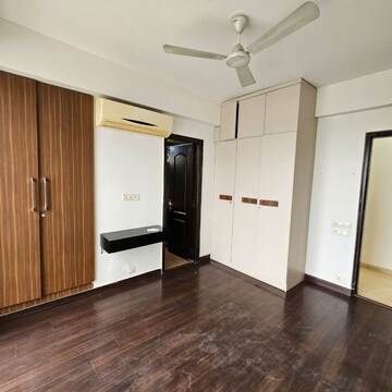 Room in 2.5 BHK Apartment at BPTP Park Prime, Sector 66 – for Rent