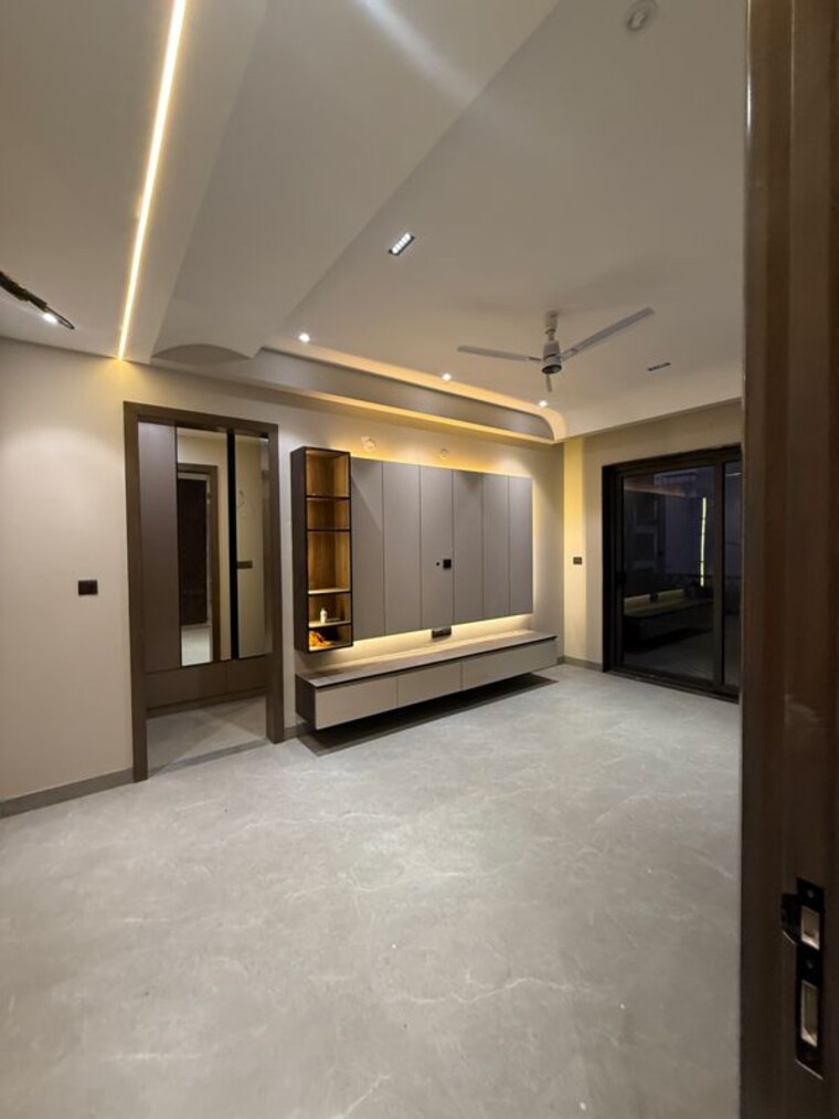 Room, sector 85 4 Bedroom 327 Sq.Yd. Builder Floor In Sector 85 Faridabad 9808836