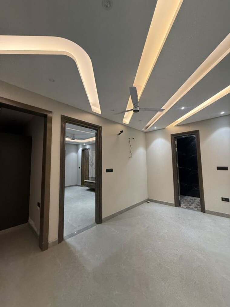 Room, sector 85 4 Bedroom 327 Sq.Yd. Builder Floor In Sector 85 Faridabad 9808836