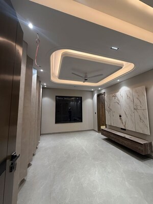 Building Lobby in 4 BHK Builder Floor at Sector 85 – for Sale