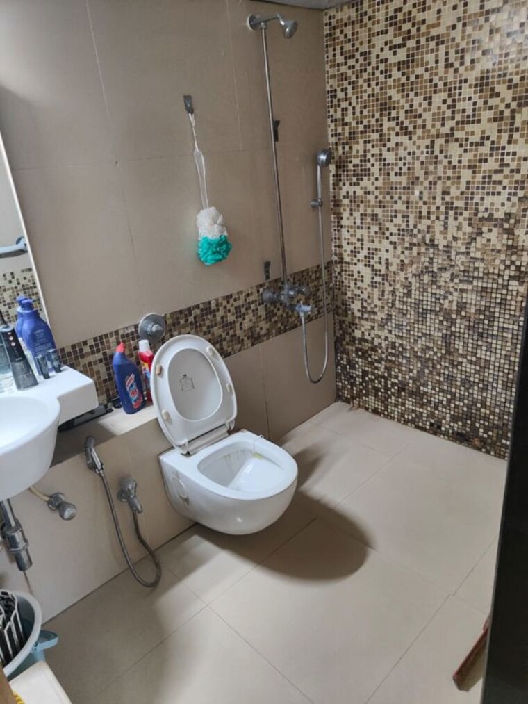 Bathroom, wanowrie 3 Bedroom 1337 Sq.Ft. Apartment In Wanowrie Pune 9808872