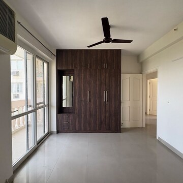 Room in 3.5 BHK Apartment at BPTP Park Prime, Sector 66 – for Rent