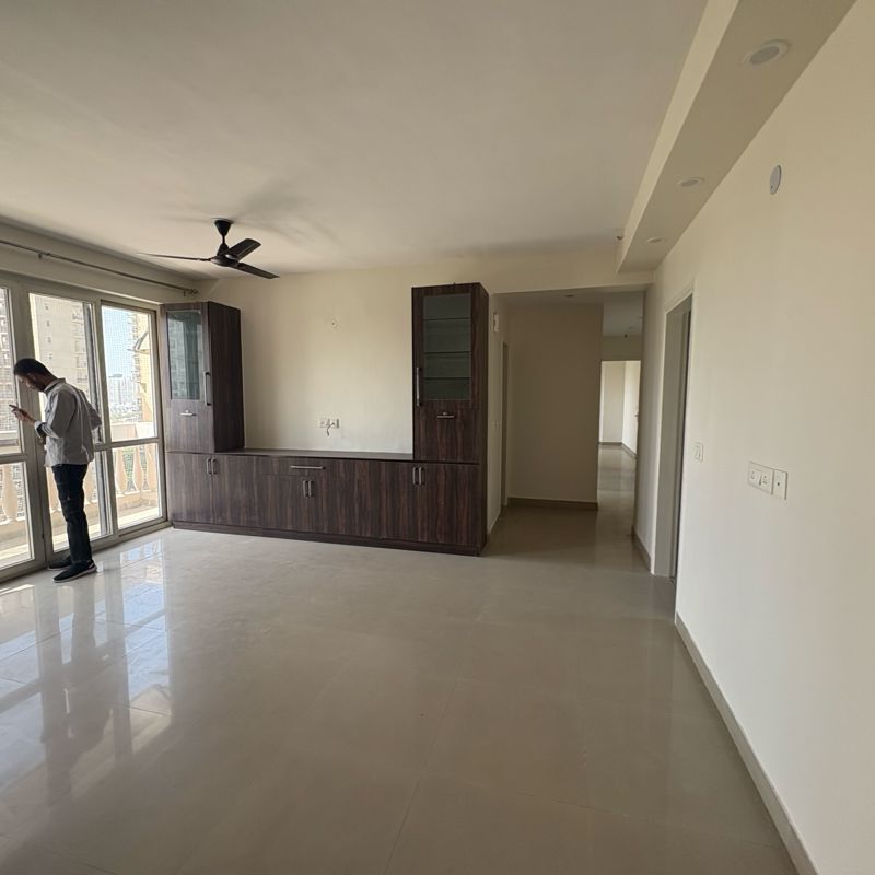 3.5 BHK + Servant Room Apartment For Rent in BPTP Park Prime
