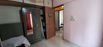 Room in 3 BHK Apartment at Riddhi Tower, Malad East – for Rent
