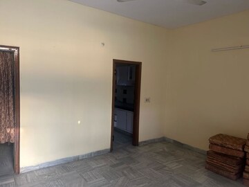 Room in 1 BHK Independent House at Sector 44 – for Rent
