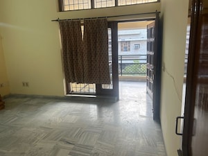 Room in 1 BHK Independent House at Sector 44 – for Rent