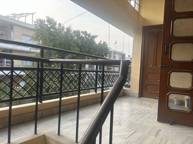 Balcony, sector 44 1 Bedroom 2200 Sq.Ft. Independent House In Sector 44 Chandigarh 9808932