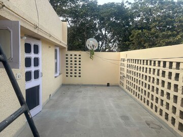 1 BHK Independent House For Rent in Sector 44