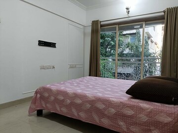 Bedroom in 3 BHK Apartment at Bandra West – for Rent