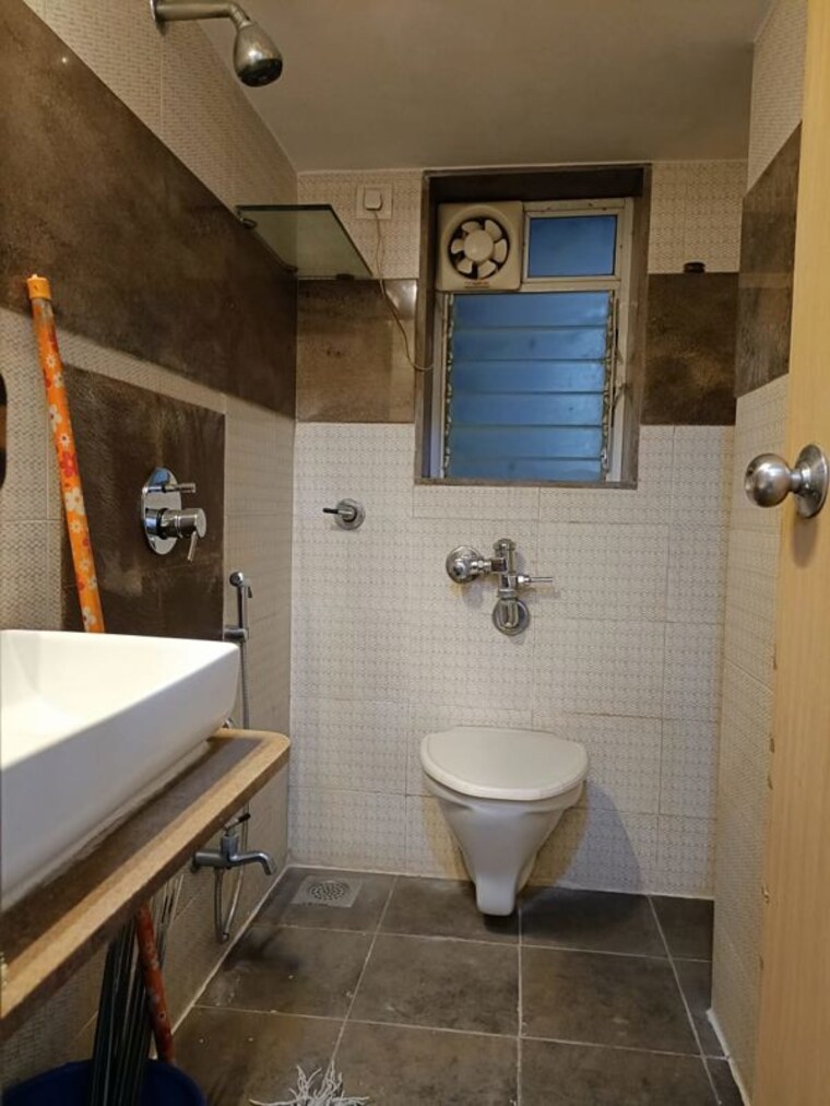 Bathroom, bandra west 3 Bedroom 1000 Sq.Ft. Apartment In Bandra West Mumbai 9808969