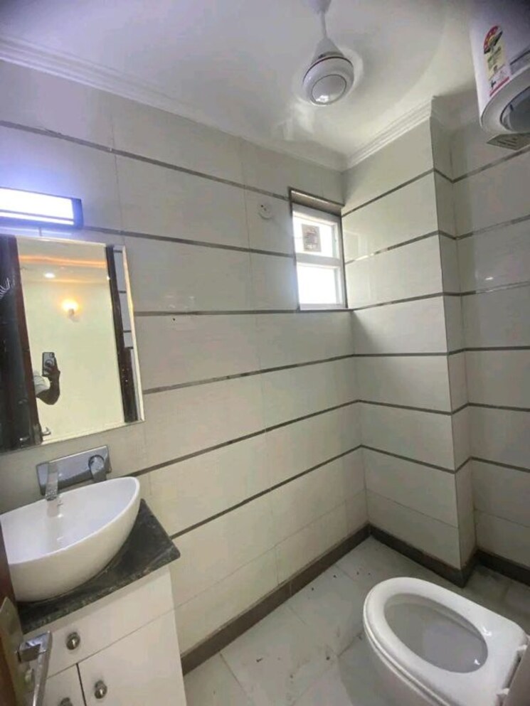 Bathroom, chattarpur 2 Bedroom 900 Sq.Ft. Builder Floor In Chattarpur Delhi 9808985