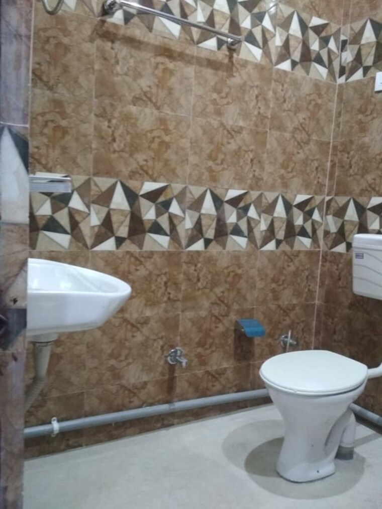Bathroom, neb sarai 1 Bedroom 450 Sq.Ft. Builder Floor In Neb Sarai Delhi 9808988
