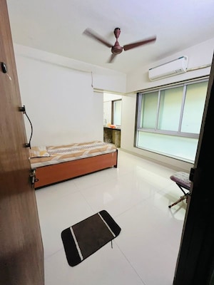Studio Apartment For Rent in Vile Parle West