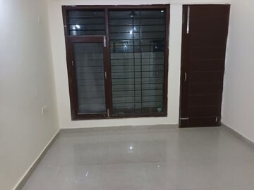 Room in 2 BHK Apartment at Jaipurias Sunrise Greens Zirakpur, Vip Road – for Rent