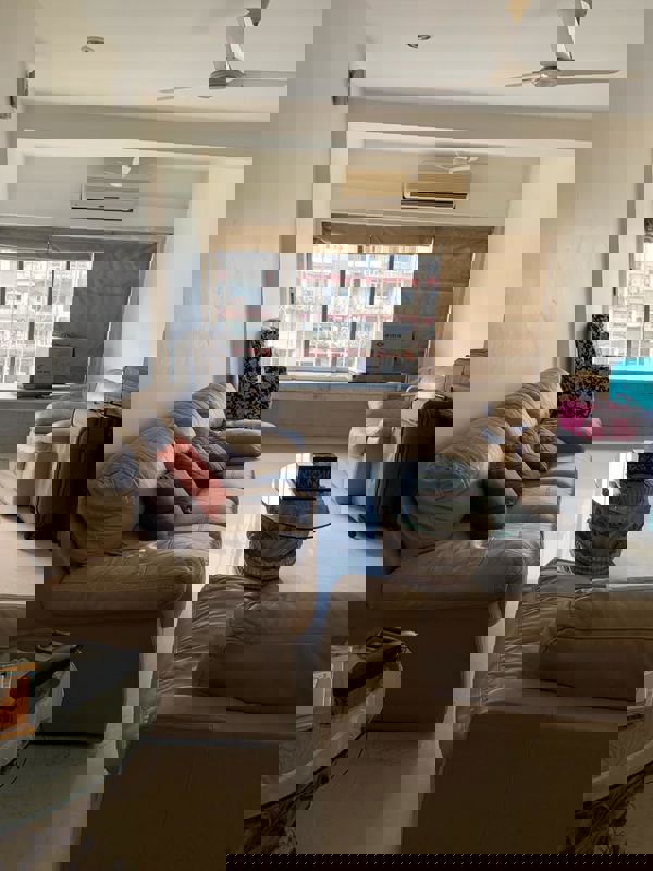 3 BHK + Servant Room Apartment For Rent in Jupiter Apartment Cuffe Parade