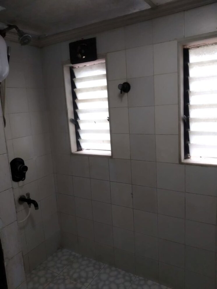 Bathroom, bandra west 1 Bedroom 500 Sq.Ft. Apartment In Bandra West Mumbai 9809024