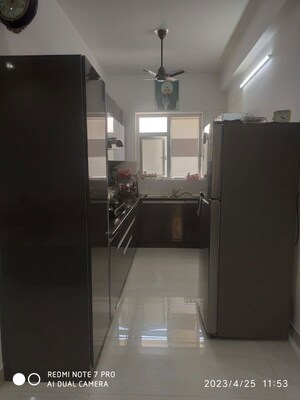 Furnished Amenities in 3 BHK Apartment at Shiva Motia Huys, Pir Machalla – for Sale